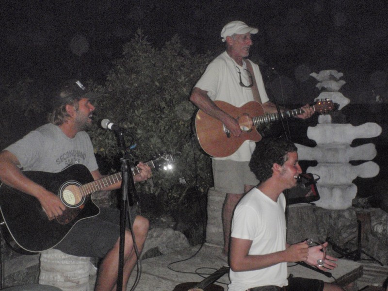 R. Junior's Beach Bar