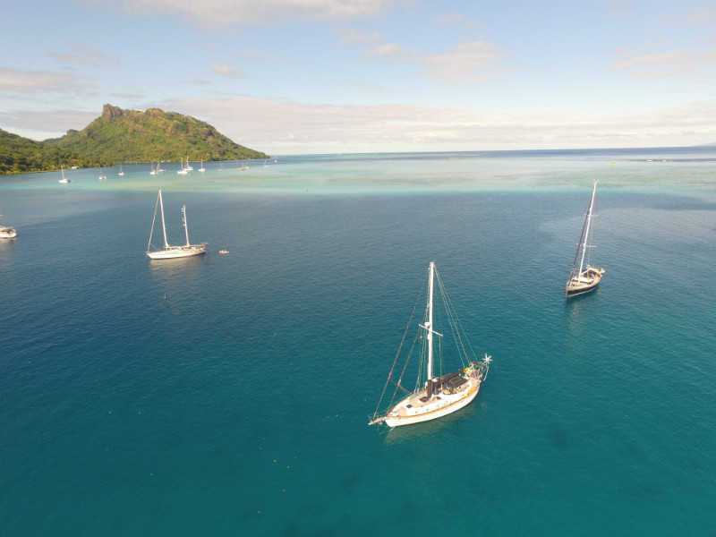 Liward at anchor in Huahine