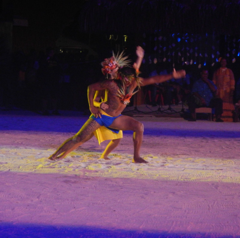 Heiva Couple's Dancing Blue Yellow Team