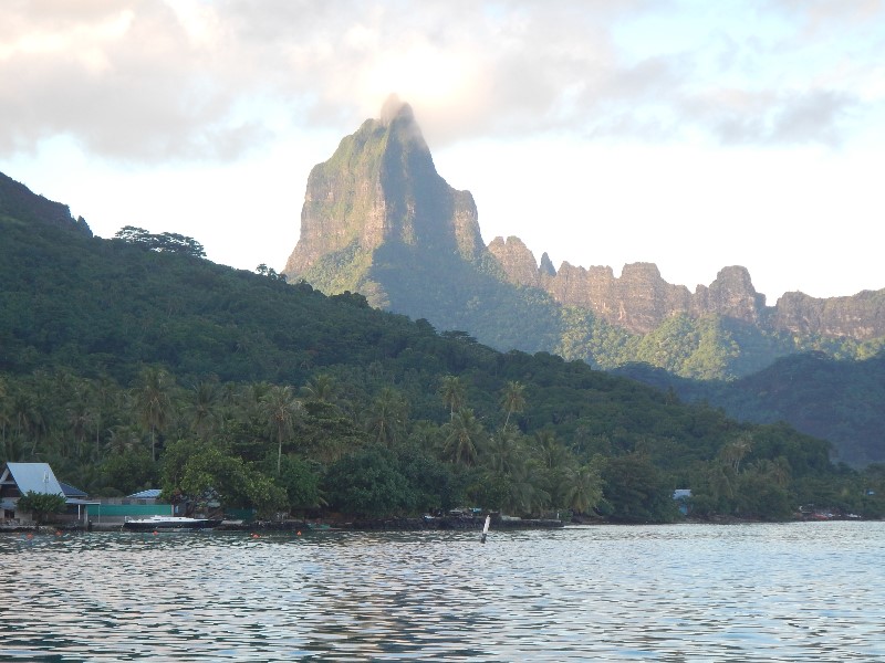 5. Moorea Oponuhu Bay