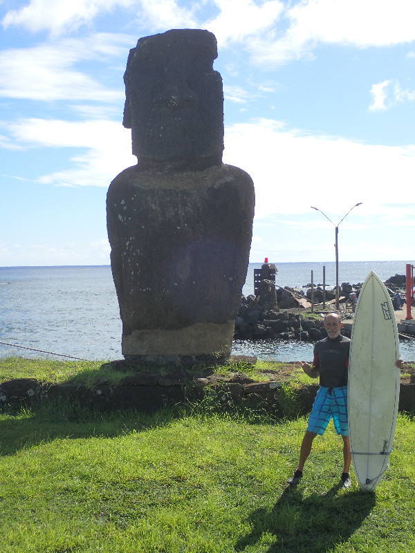 Steve Surfing RapaNui