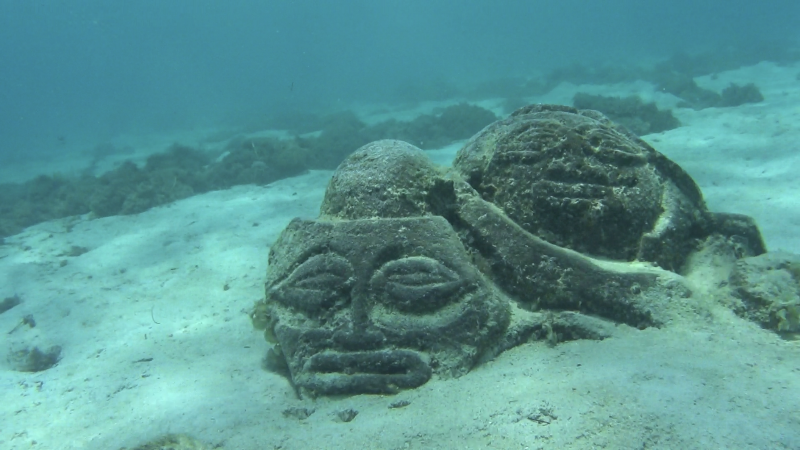 Underwater Tikis